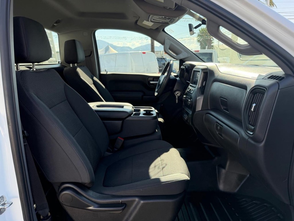 Chevrolet Silverado 1500 Vehicle Full-screen Gallery Image 21