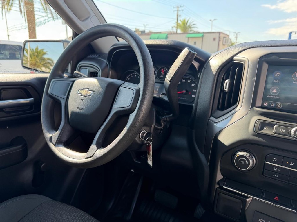 Chevrolet Silverado 1500 Vehicle Full-screen Gallery Image 23