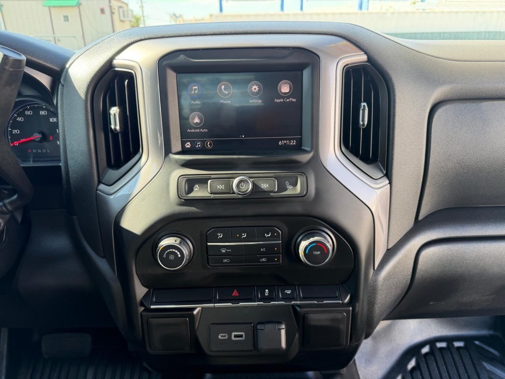 Chevrolet Silverado 1500 Vehicle Full-screen Gallery Image 24