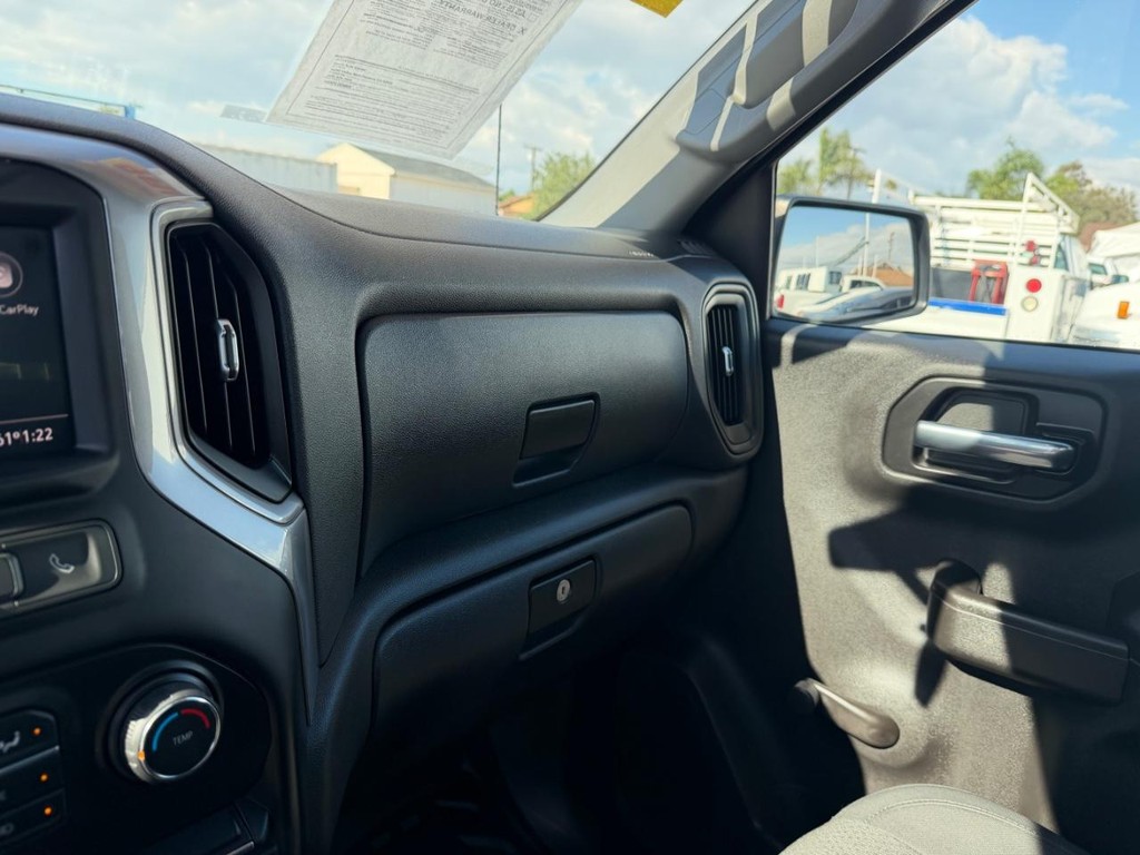 Chevrolet Silverado 1500 Vehicle Full-screen Gallery Image 26