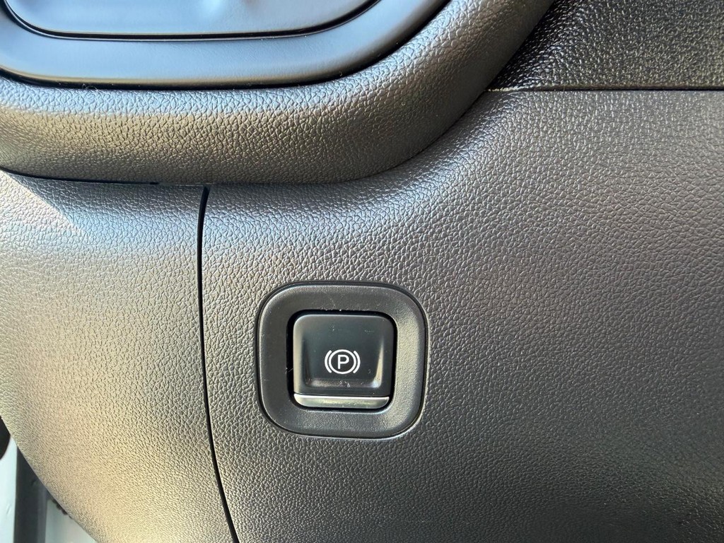 Chevrolet Silverado 1500 Vehicle Full-screen Gallery Image 29