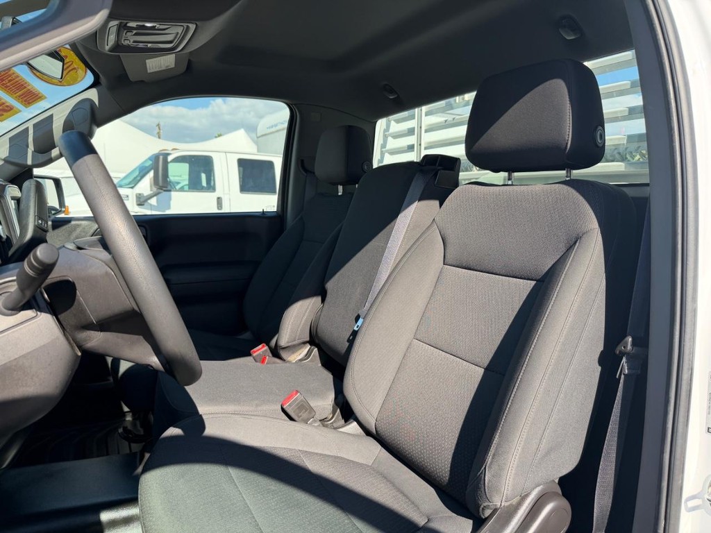 Chevrolet Silverado 1500 Vehicle Full-screen Gallery Image 33