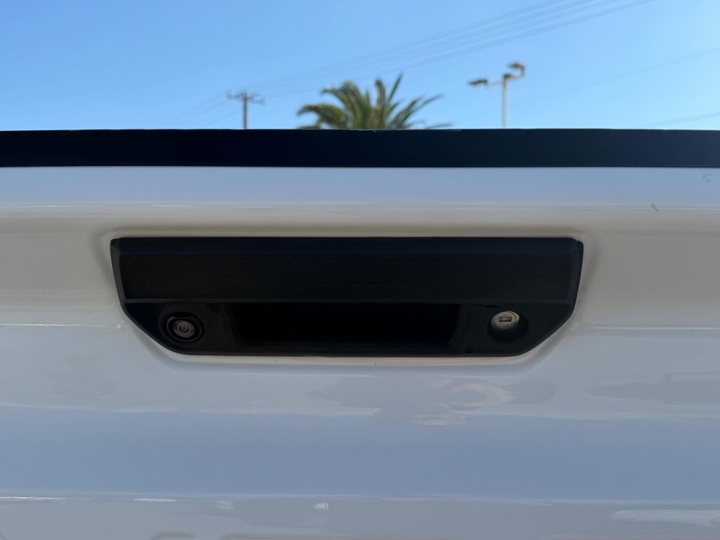 Chevrolet Silverado 1500 Vehicle Full-screen Gallery Image 35