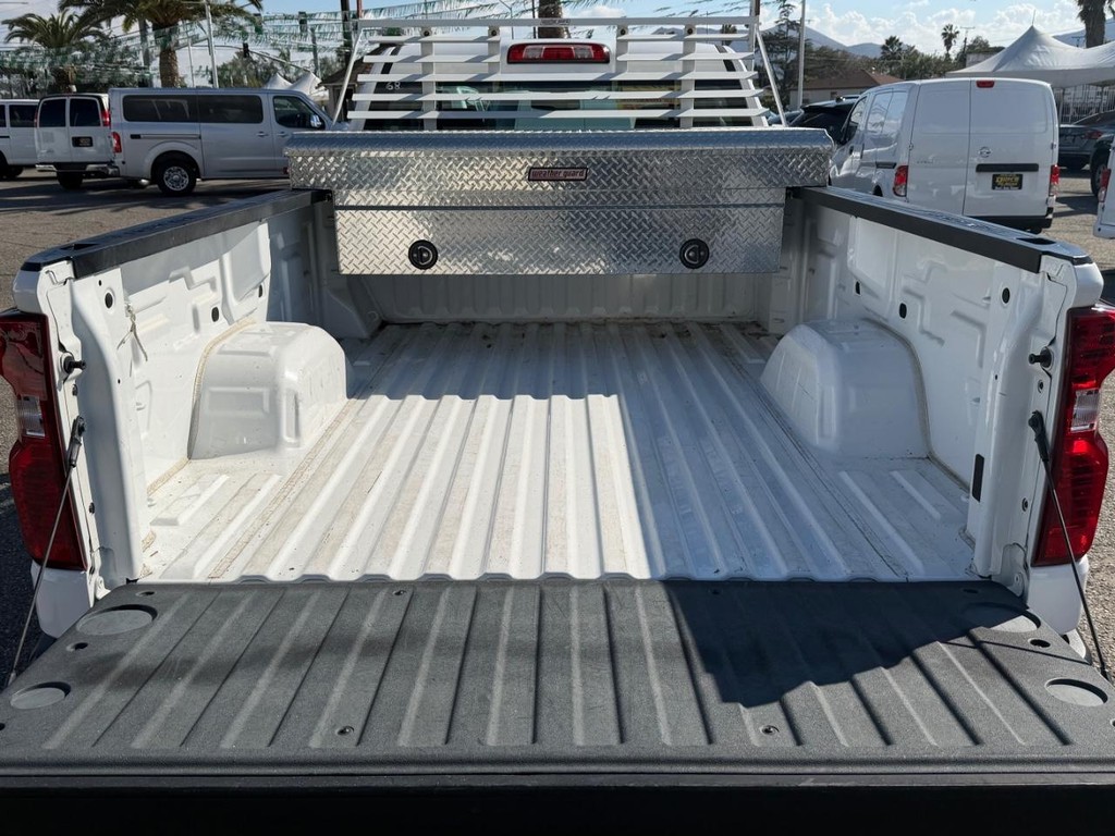 Chevrolet Silverado 1500 Vehicle Full-screen Gallery Image 36