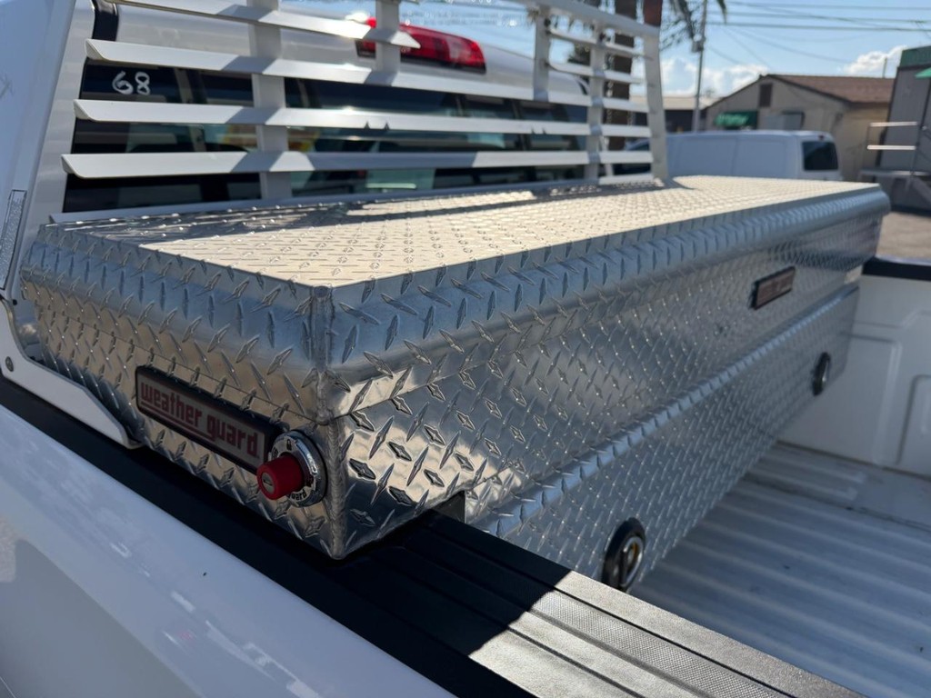 Chevrolet Silverado 1500 Vehicle Full-screen Gallery Image 38