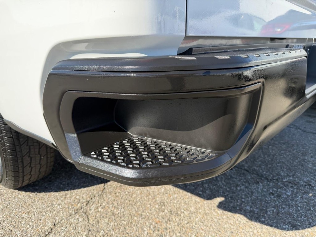 Chevrolet Silverado 1500 Vehicle Full-screen Gallery Image 41