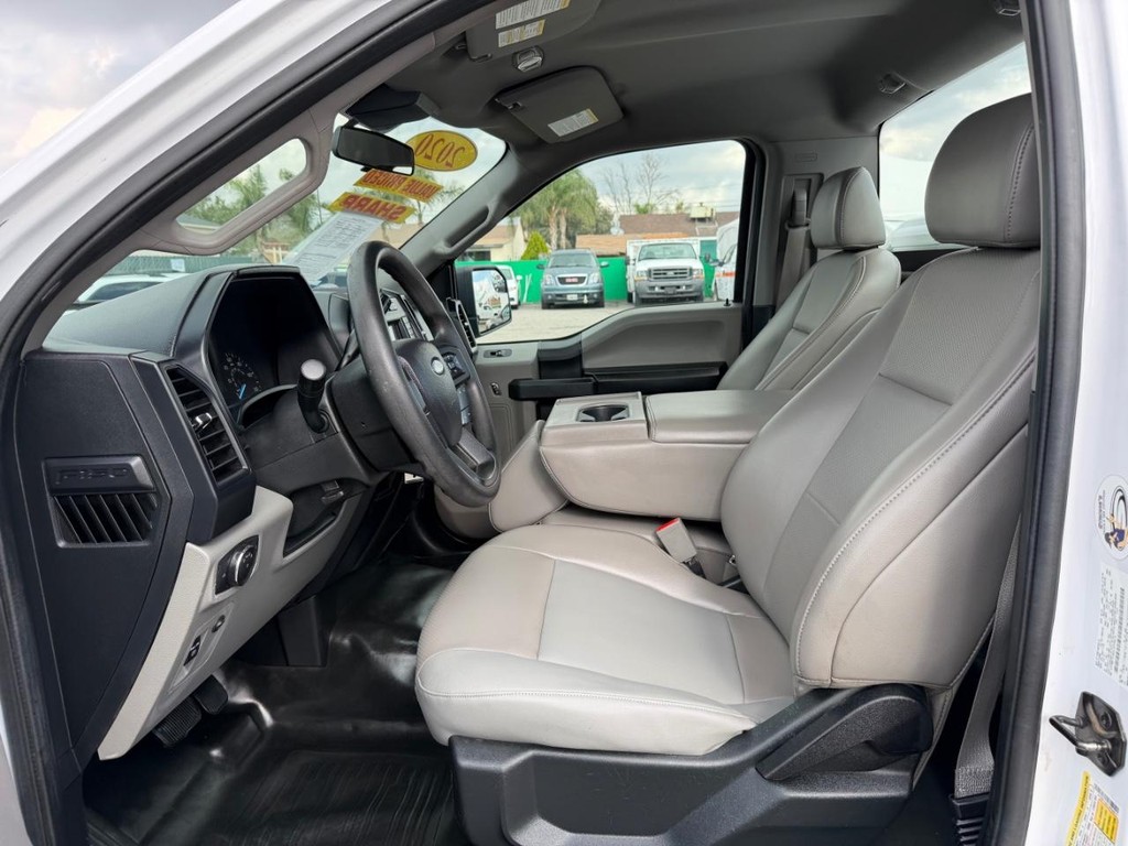 Ford F-150 Vehicle Full-screen Gallery Image 17