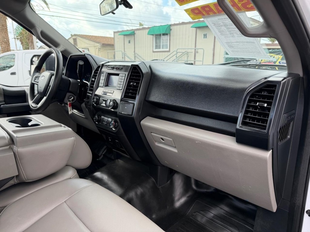 Ford F-150 Vehicle Full-screen Gallery Image 20