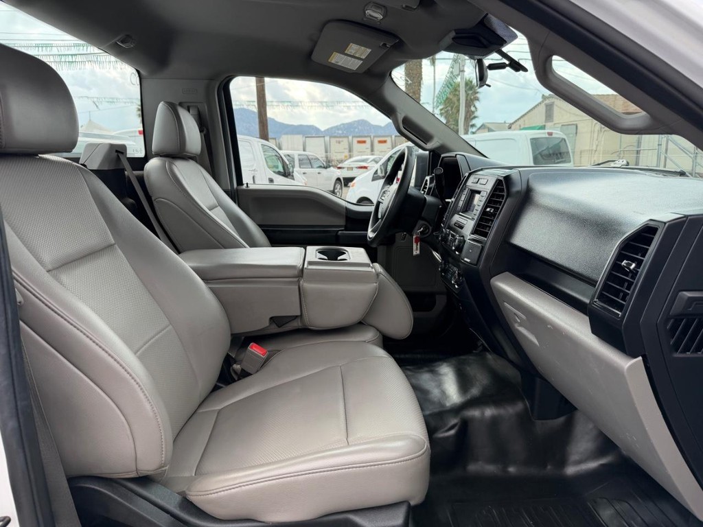 Ford F-150 Vehicle Full-screen Gallery Image 21