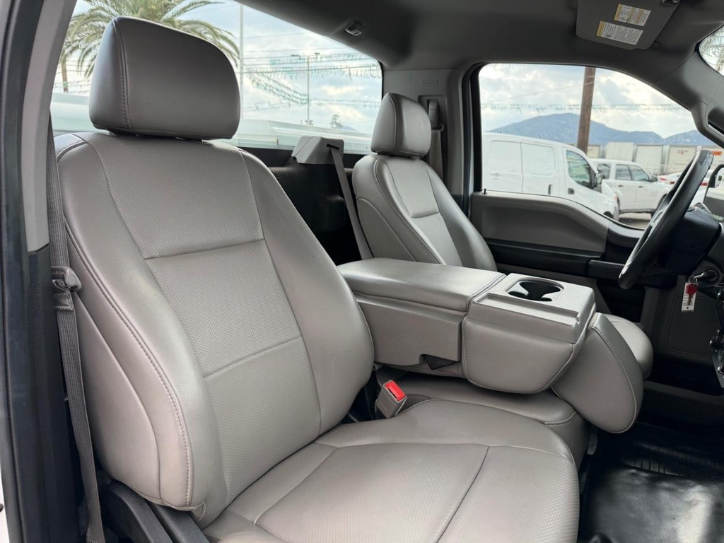 Ford F-150 Vehicle Full-screen Gallery Image 22