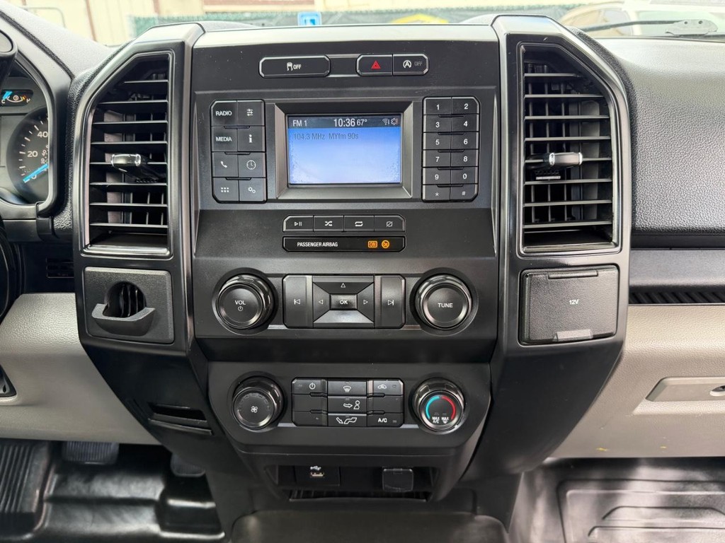 Ford F-150 Vehicle Full-screen Gallery Image 24