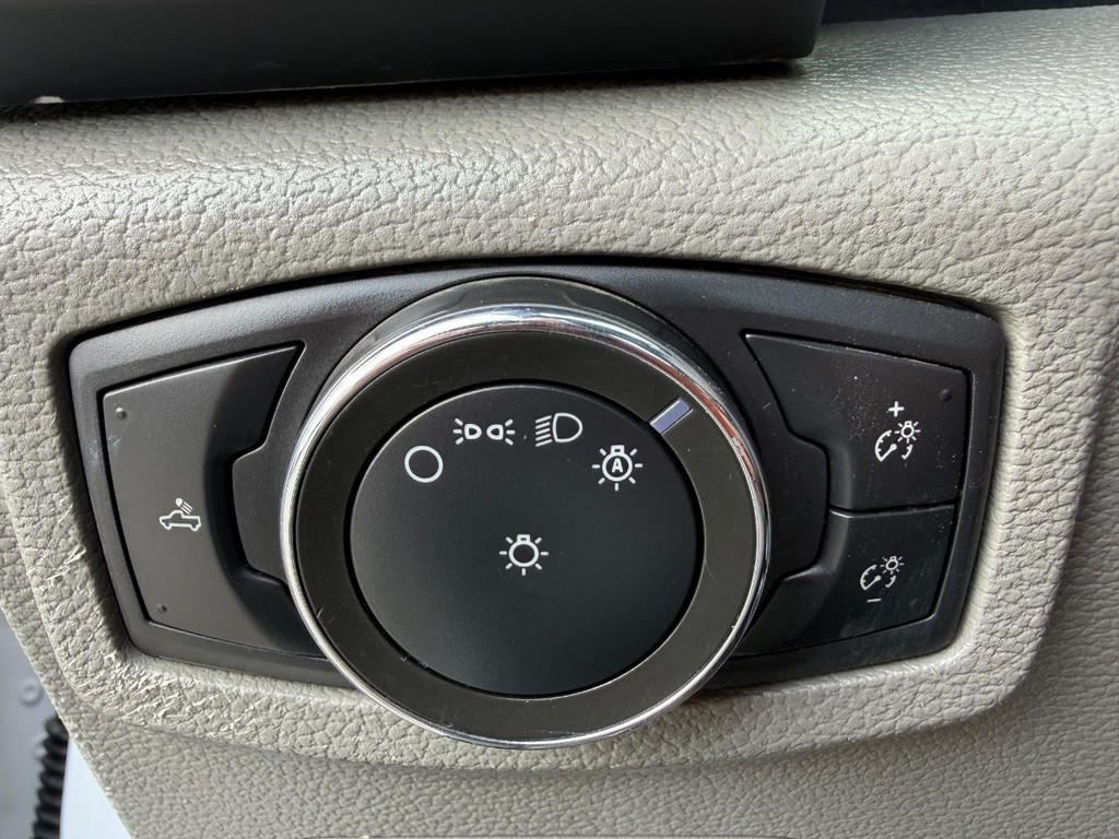 Ford F-150 Vehicle Full-screen Gallery Image 27