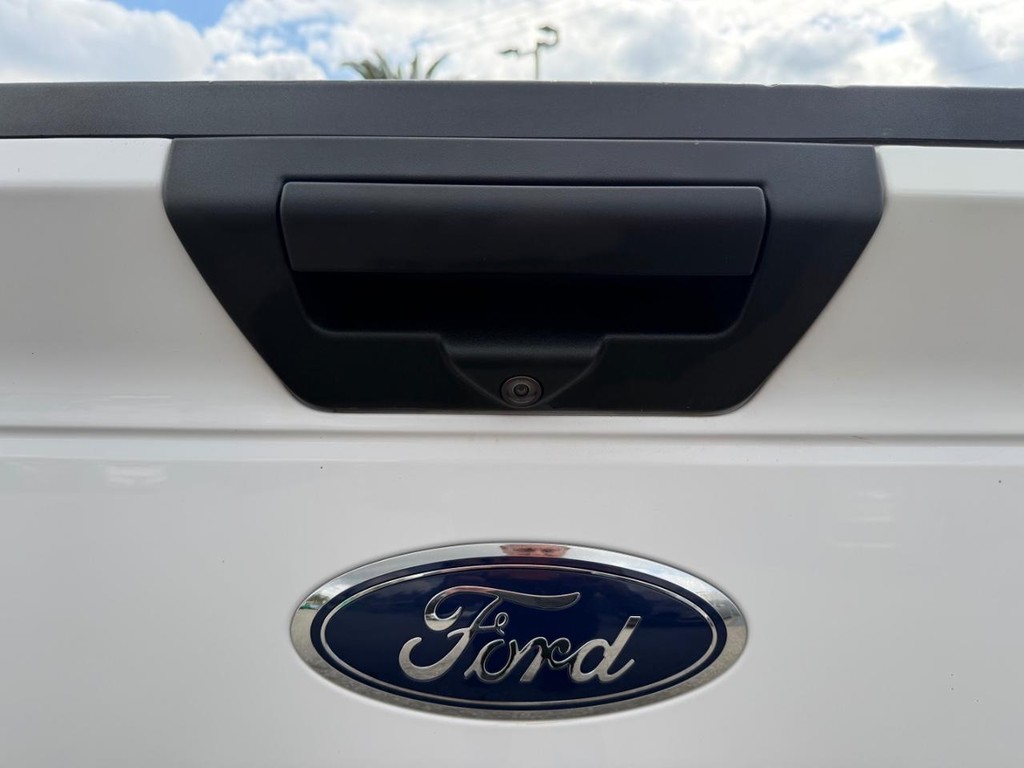 Ford F-150 Vehicle Full-screen Gallery Image 32