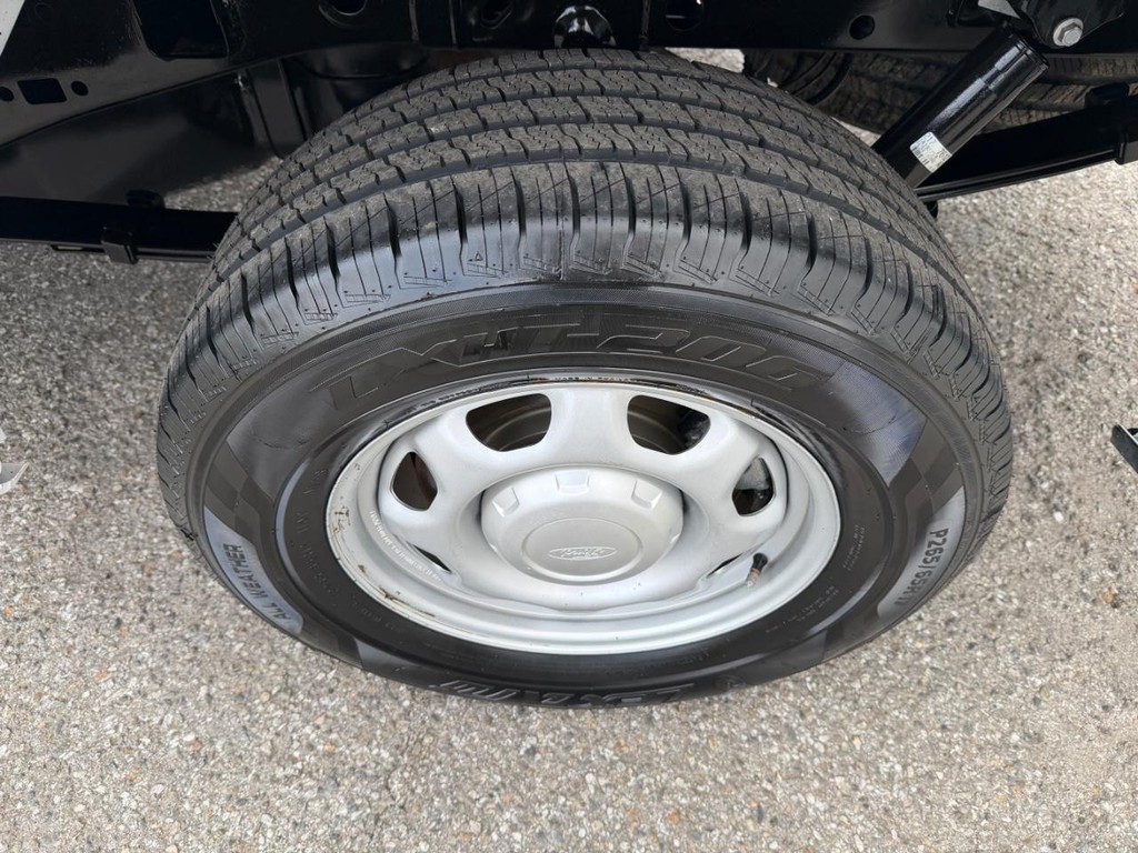 Ford F-150 Vehicle Full-screen Gallery Image 37