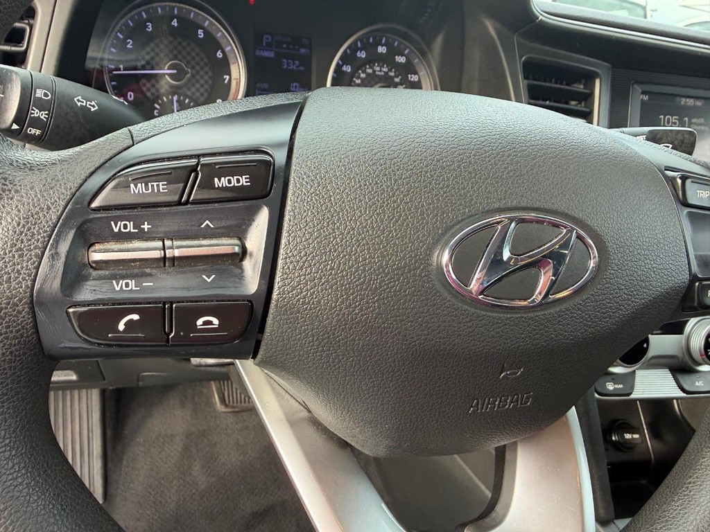 Hyundai Elantra Vehicle Full-screen Gallery Image 27