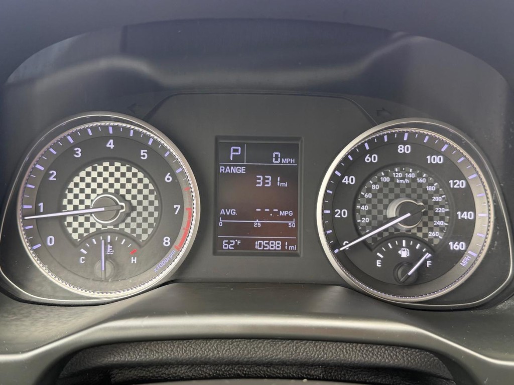 Hyundai Elantra Vehicle Full-screen Gallery Image 29