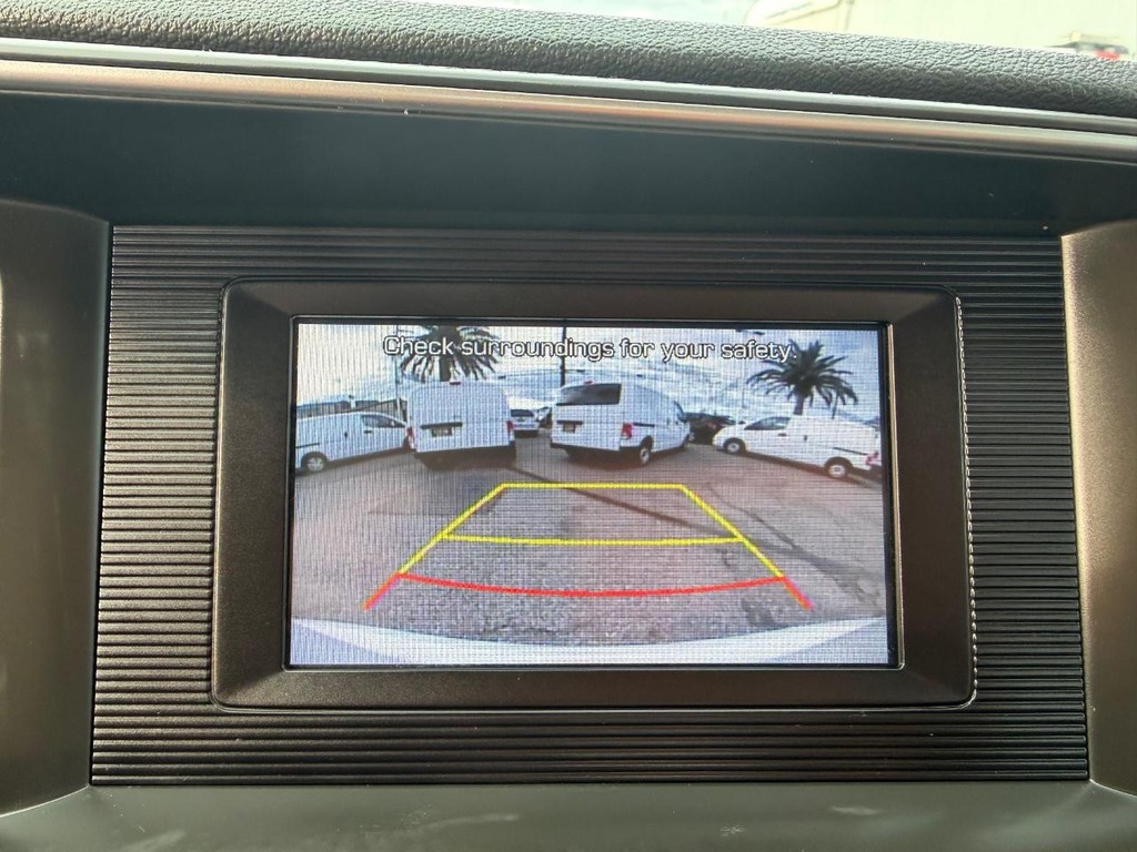 Hyundai Elantra Vehicle Full-screen Gallery Image 35