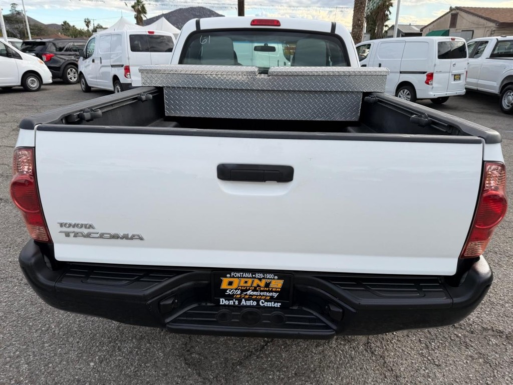 Toyota Tacoma Vehicle Full-screen Gallery Image 08