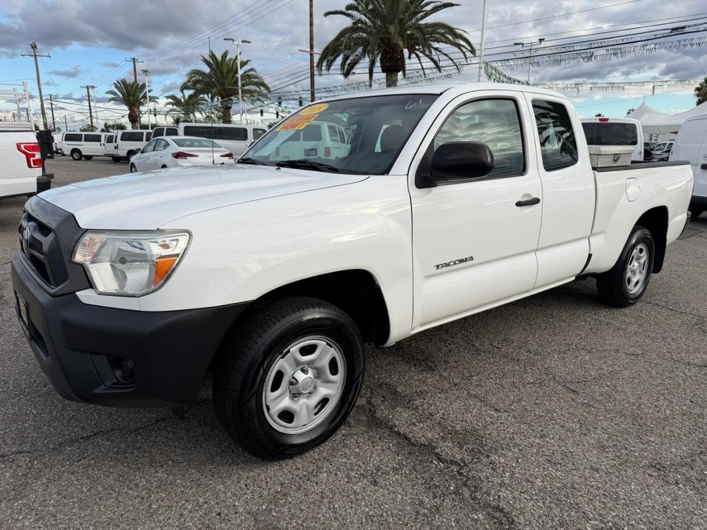 Toyota Tacoma Vehicle Full-screen Gallery Image 12