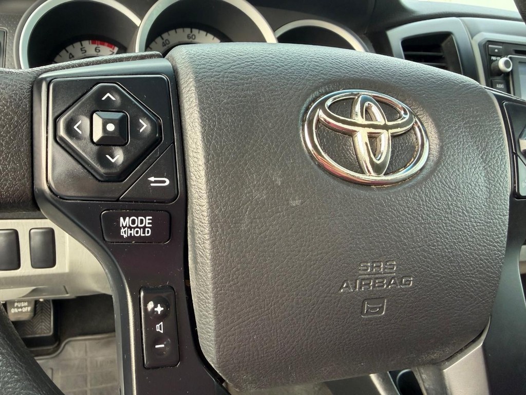 Toyota Tacoma Vehicle Full-screen Gallery Image 33