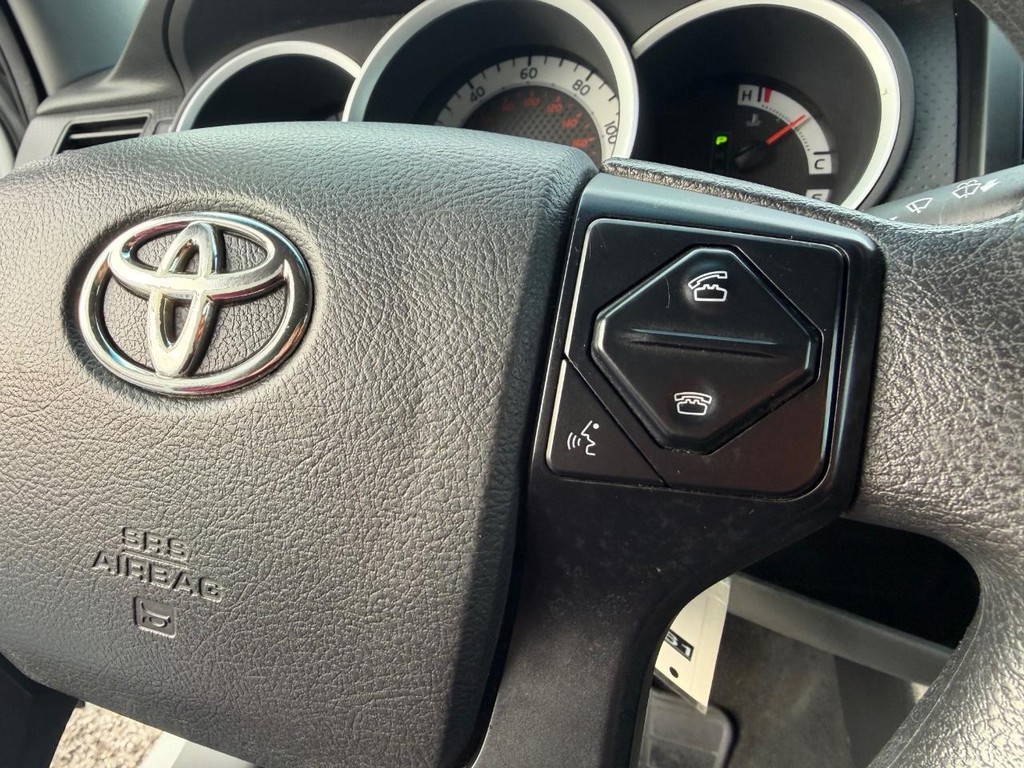 Toyota Tacoma Vehicle Full-screen Gallery Image 34