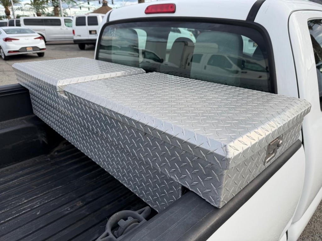 Toyota Tacoma Vehicle Full-screen Gallery Image 39