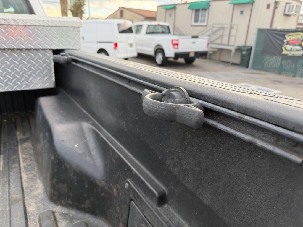 Toyota Tacoma Vehicle Full-screen Gallery Image 41