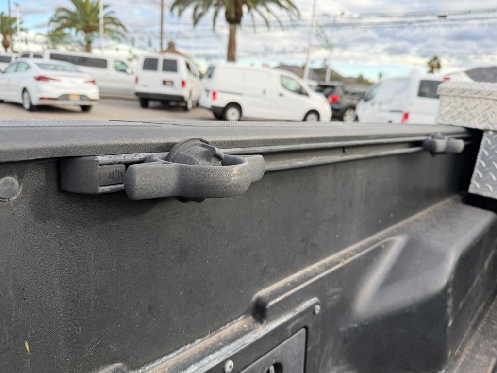 Toyota Tacoma Vehicle Full-screen Gallery Image 42