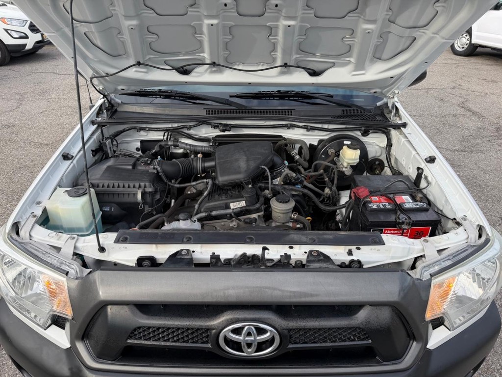 Toyota Tacoma Vehicle Full-screen Gallery Image 44