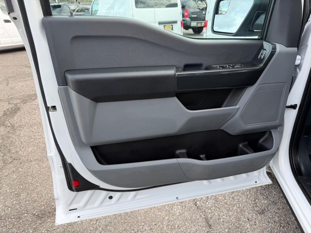 Ford F-150 Vehicle Full-screen Gallery Image 15