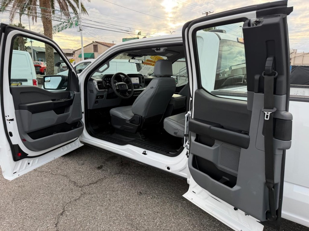 Ford F-150 Vehicle Full-screen Gallery Image 21