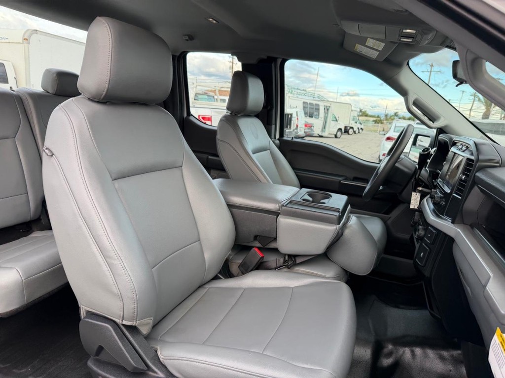 Ford F-150 Vehicle Full-screen Gallery Image 25