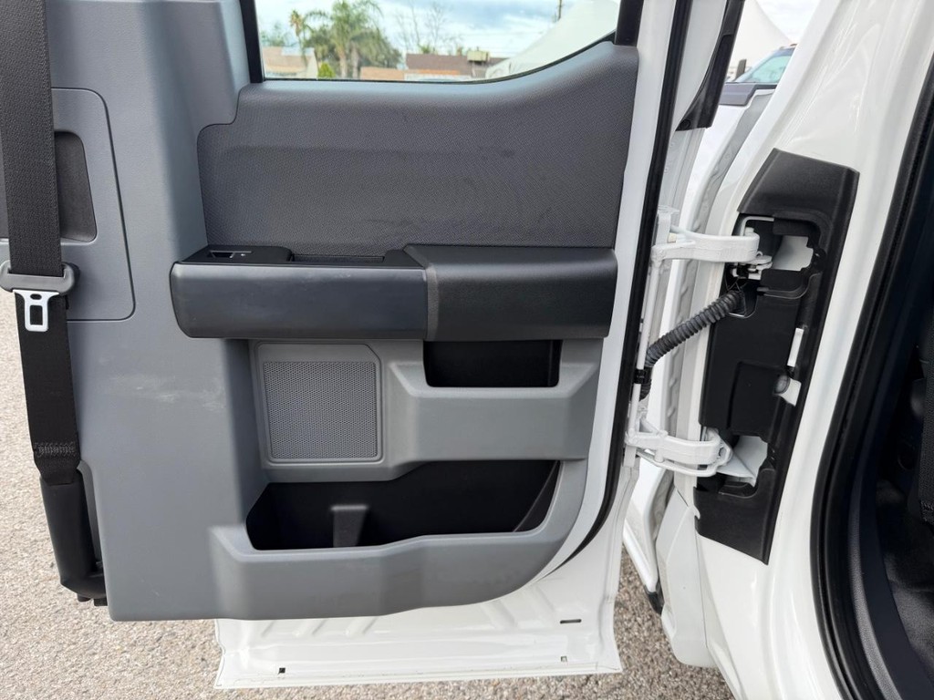 Ford F-150 Vehicle Full-screen Gallery Image 26