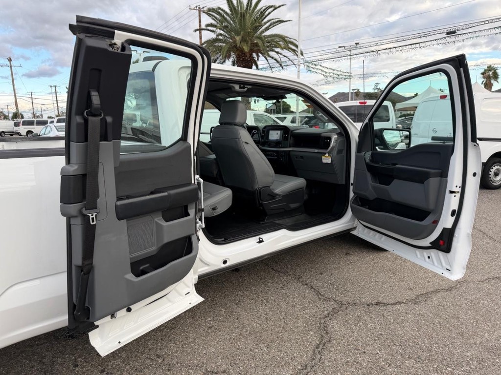 Ford F-150 Vehicle Full-screen Gallery Image 28