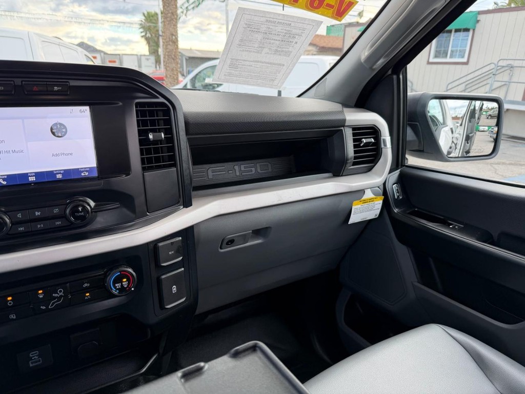 Ford F-150 Vehicle Full-screen Gallery Image 32