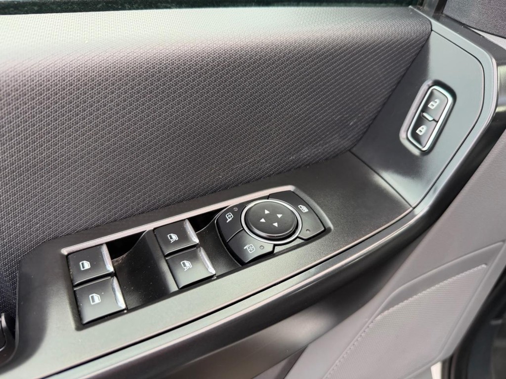 Ford F-150 Vehicle Full-screen Gallery Image 37