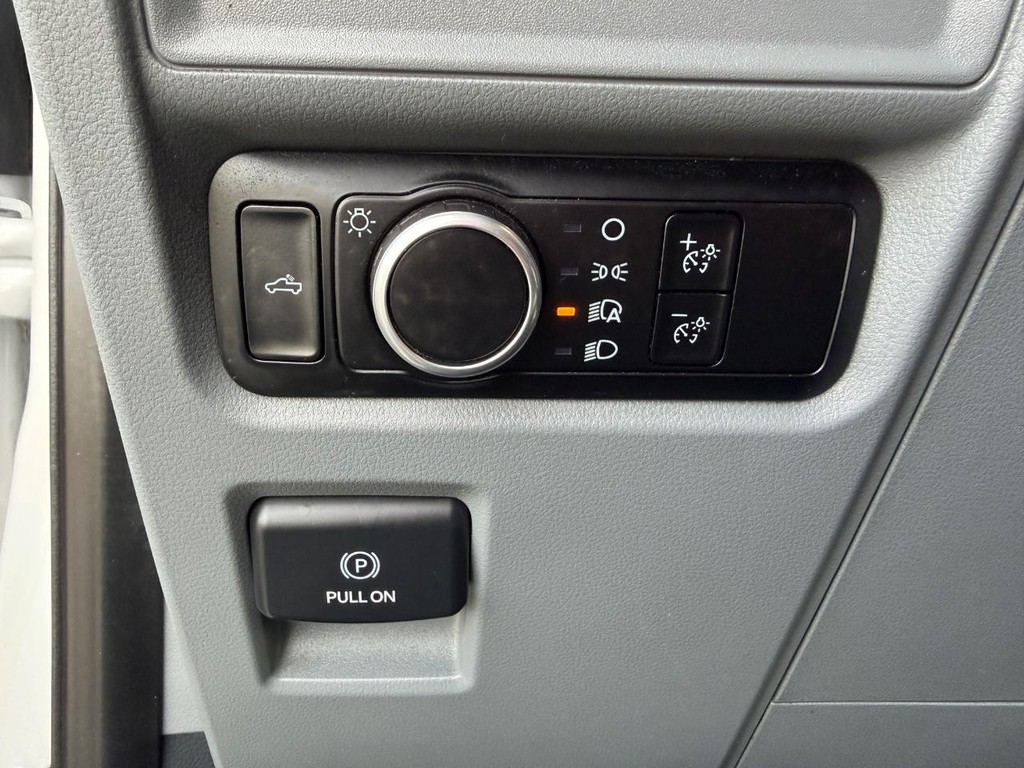 Ford F-150 Vehicle Full-screen Gallery Image 38