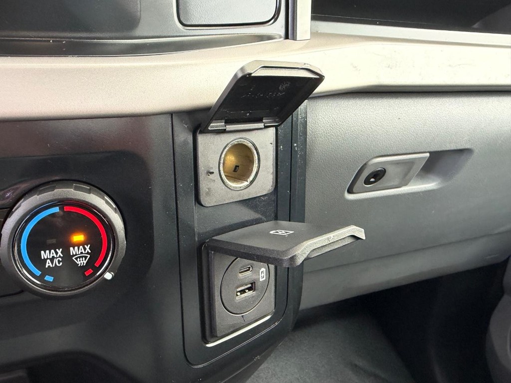 Ford F-150 Vehicle Full-screen Gallery Image 41