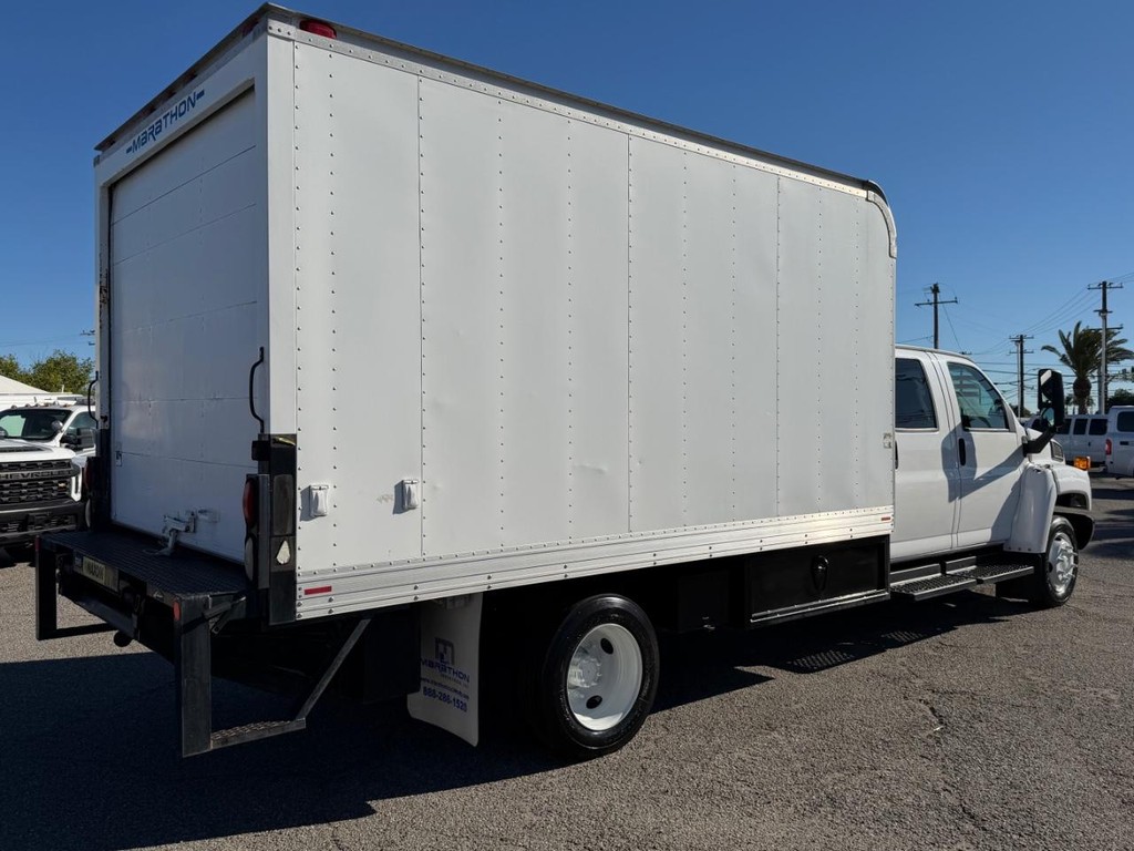GMC C4500 CrewCab 14ft Box Truck w/ Liftgate Vehicle Full-screen Gallery Image 06