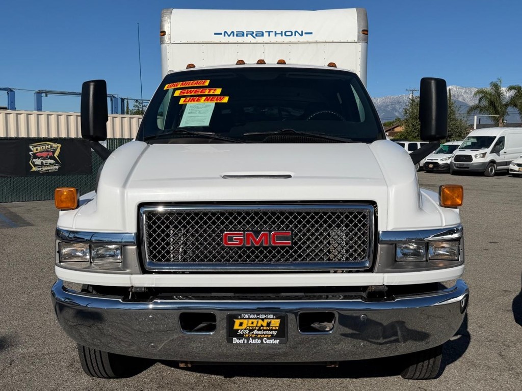 GMC C4500 CrewCab 14ft Box Truck w/ Liftgate Vehicle Full-screen Gallery Image 12