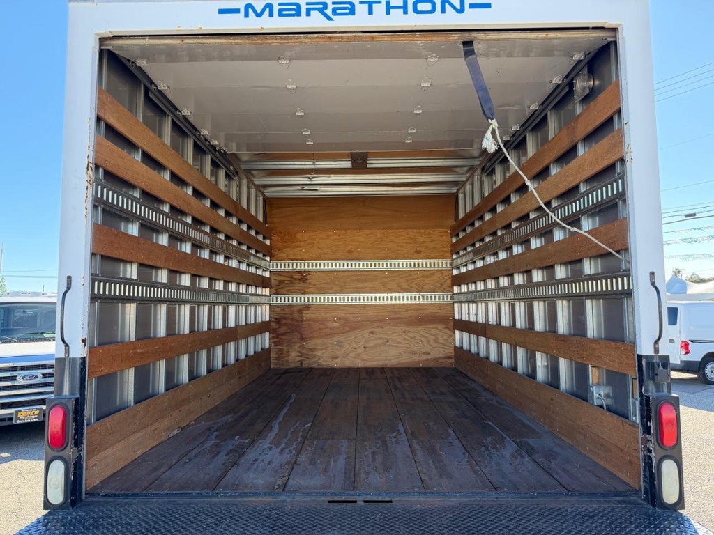 GMC C4500 CrewCab 14ft Box Truck w/ Liftgate Vehicle Full-screen Gallery Image 24