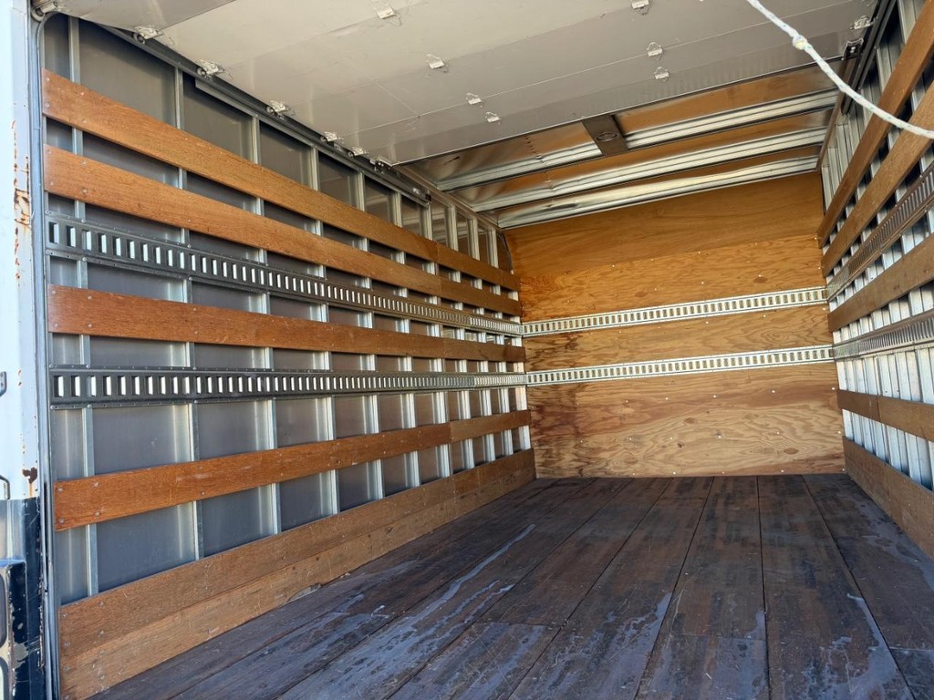 GMC C4500 CrewCab 14ft Box Truck w/ Liftgate Vehicle Full-screen Gallery Image 25