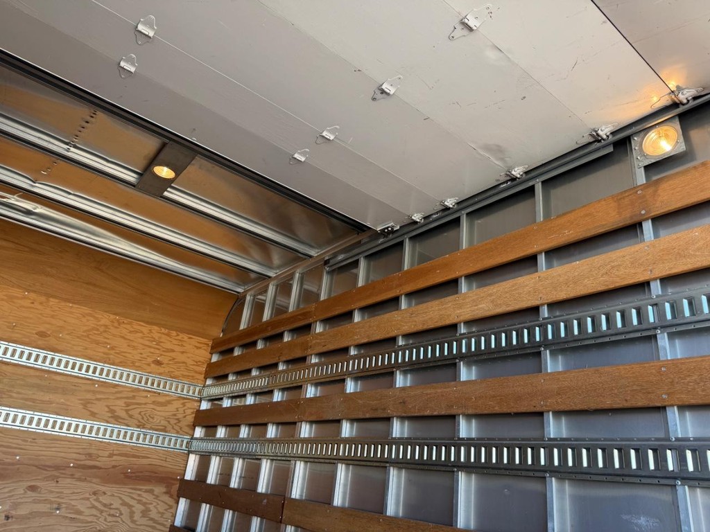 GMC C4500 CrewCab 14ft Box Truck w/ Liftgate Vehicle Full-screen Gallery Image 29