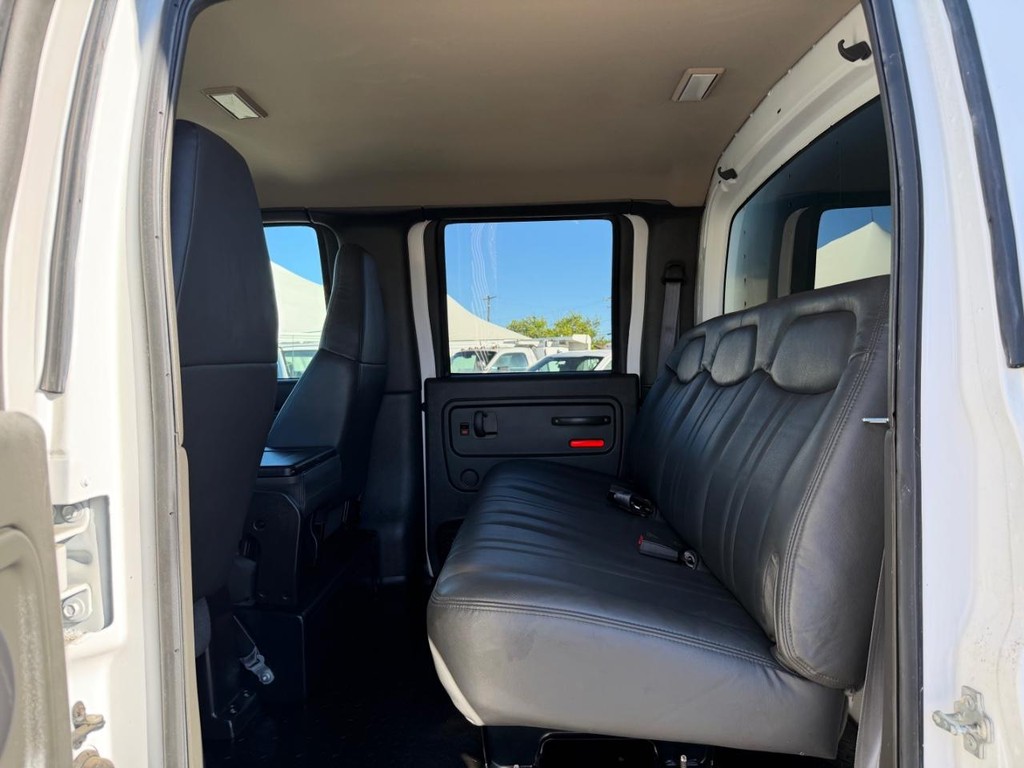 GMC C4500 CrewCab 14ft Box Truck w/ Liftgate Vehicle Full-screen Gallery Image 54