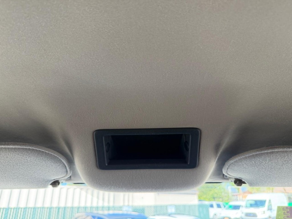 GMC C4500 CrewCab 14ft Box Truck w/ Liftgate Vehicle Full-screen Gallery Image 59