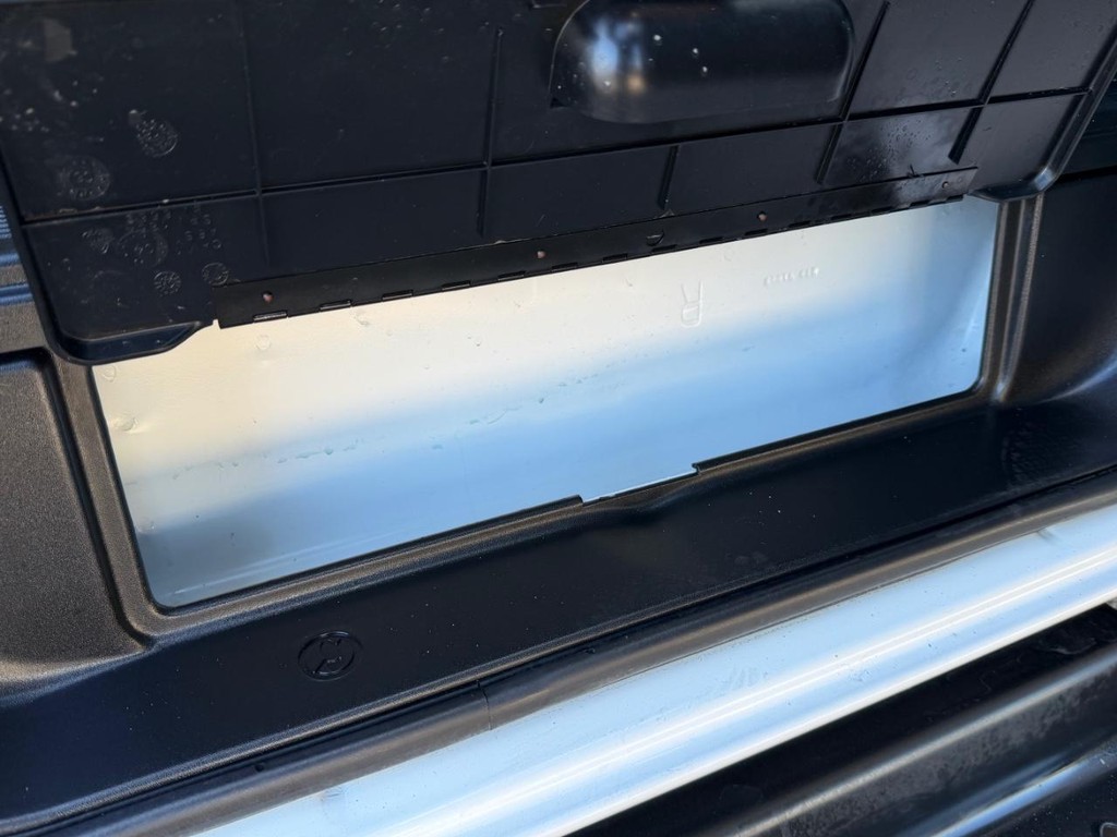 GMC C4500 CrewCab 14ft Box Truck w/ Liftgate Vehicle Full-screen Gallery Image 61