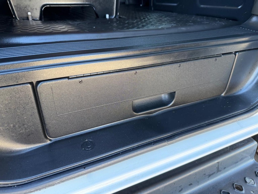 GMC C4500 CrewCab 14ft Box Truck w/ Liftgate Vehicle Full-screen Gallery Image 62