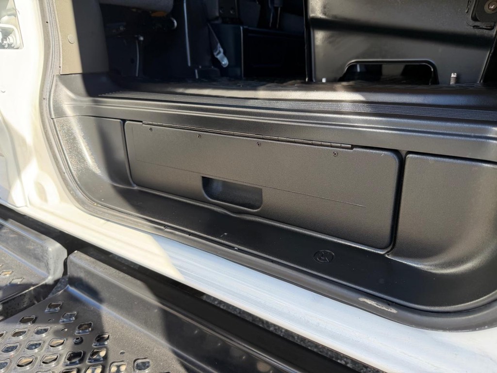 GMC C4500 CrewCab 14ft Box Truck w/ Liftgate Vehicle Full-screen Gallery Image 64