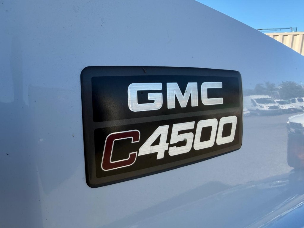 GMC C4500 CrewCab 14ft Box Truck w/ Liftgate Vehicle Full-screen Gallery Image 68