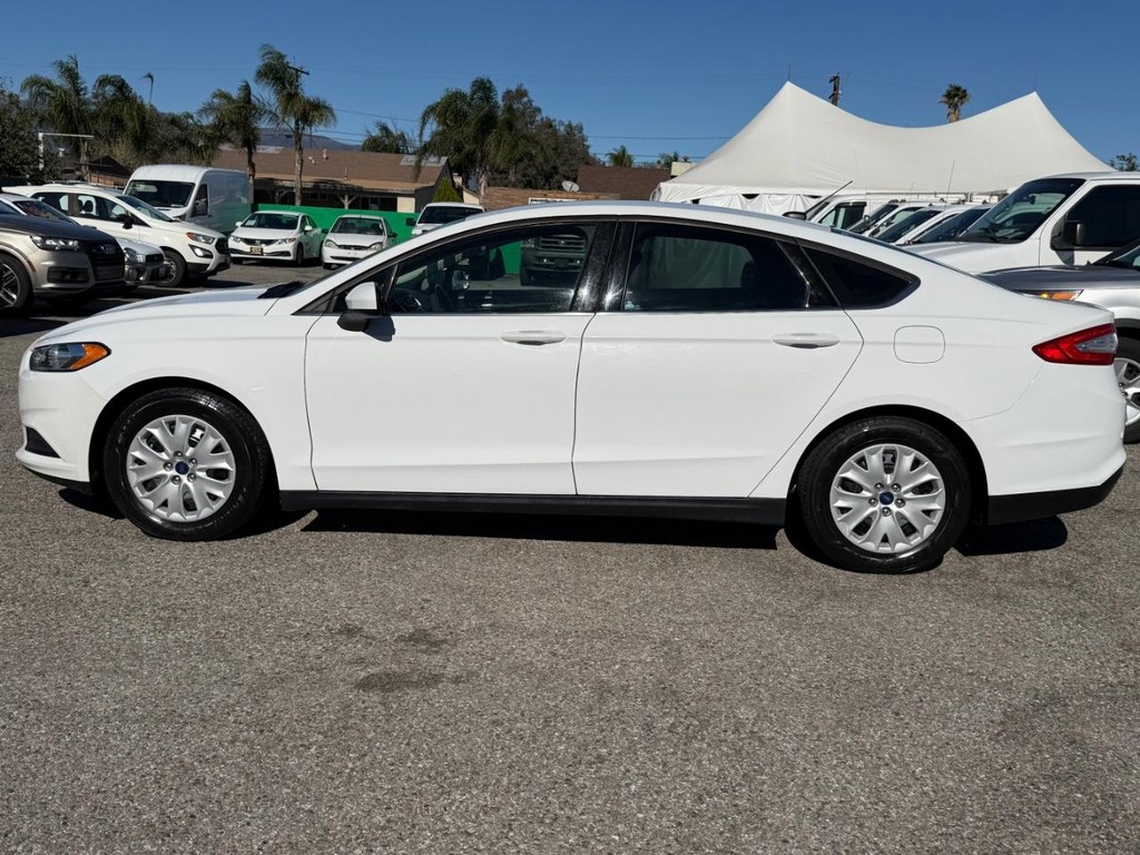 Ford Fusion Vehicle Full-screen Gallery Image 11